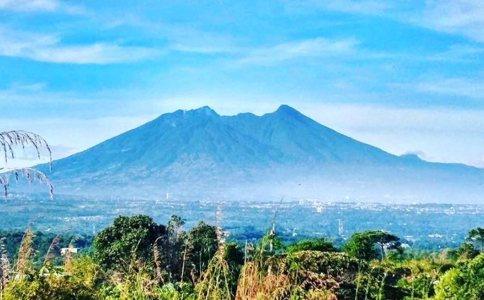 7-cerita-mistis-gunung-salak-bikin-merinding-kampung-setan-hingga-hewan-raksasa-jnLsu80c8V